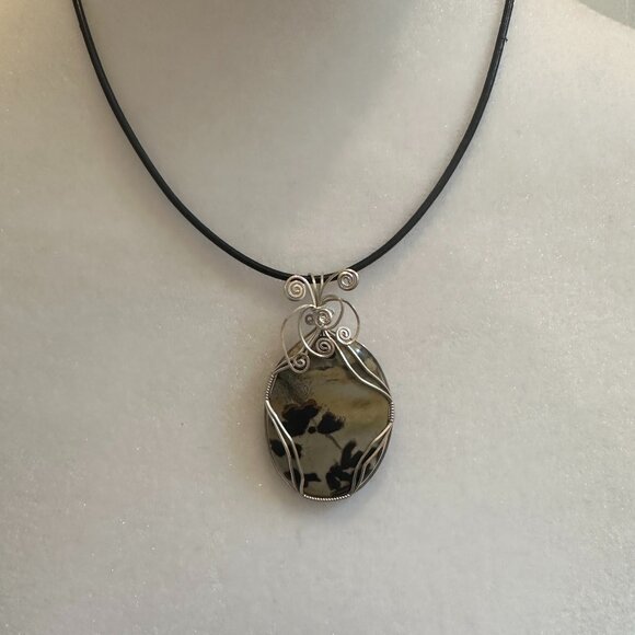 ARTISAN SILVER AND STONE NECKLACE - Picture 1 of 5